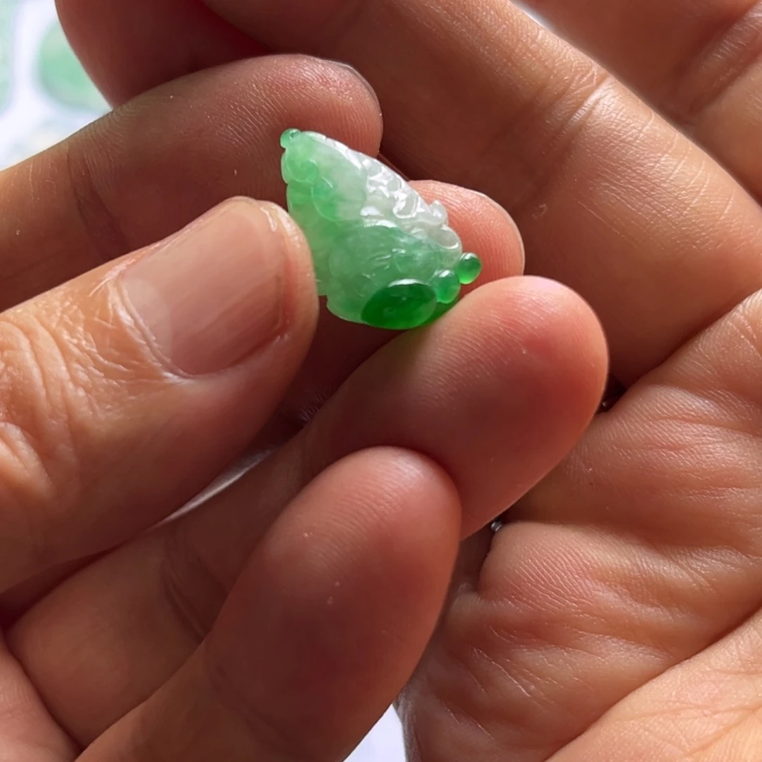 定制翡翠未镶嵌白菜