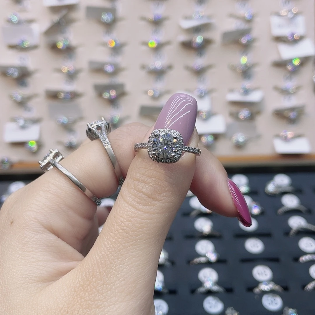 莫桑石非金属圈17。 小方糖一克拉福利