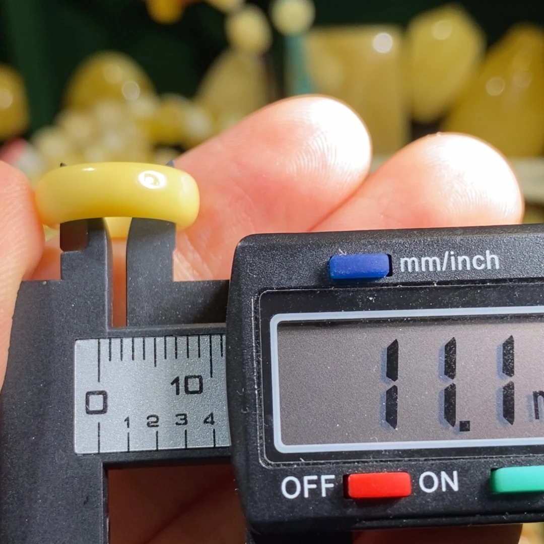 蜜蜡未镶嵌裸石配饰