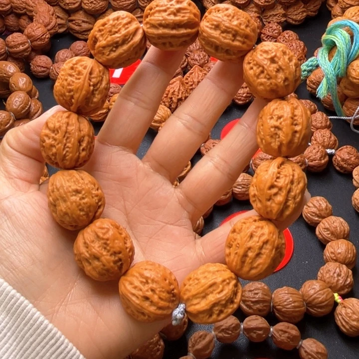 文玩核桃吊坠蜡皮方墩