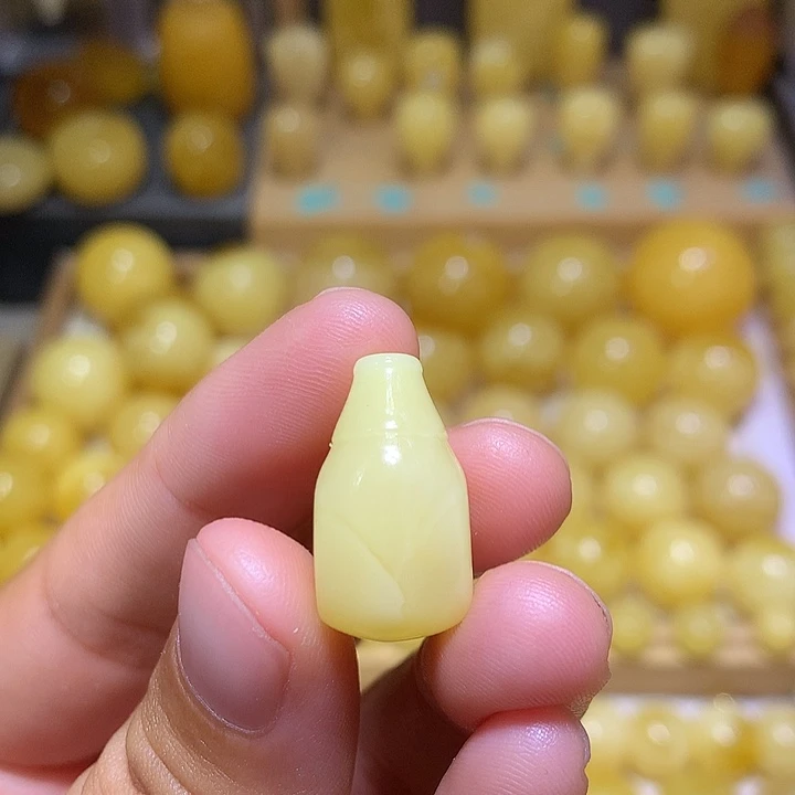 裸石蜜蜡未镶嵌天然俄料浓白蜡三通11.6左右