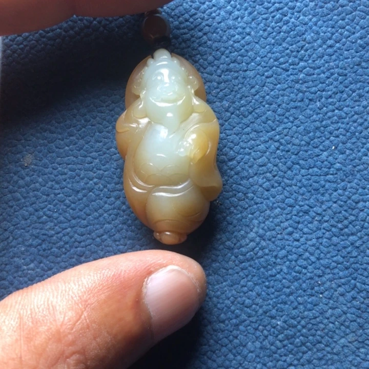 王***吉和田玉未镶嵌颈饰