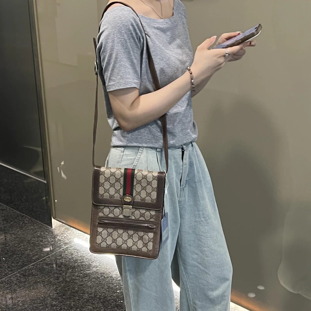 95新 GUCCI/古驰 QC老花斜挎邮差/5945803