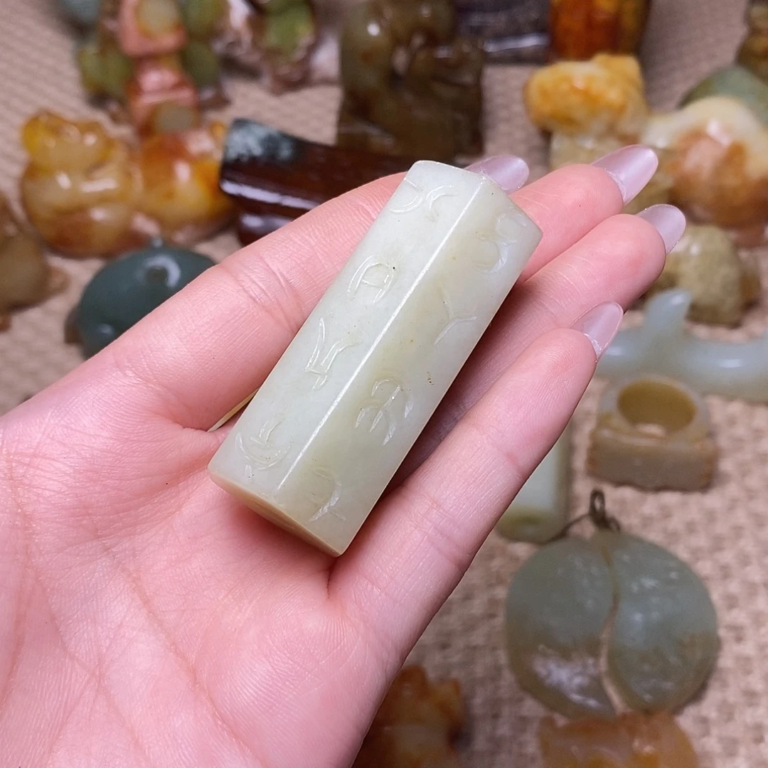 未镶嵌蛇纹石玉颈饰