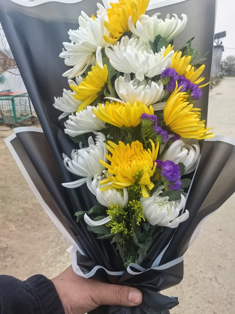 [黑色包装]19朵黄白菊混搭鲜切枝花束