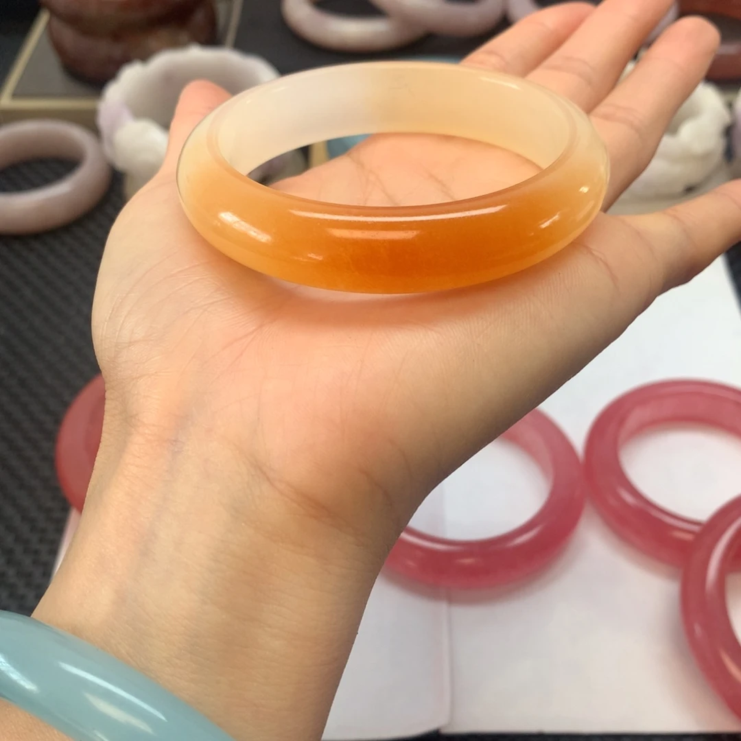 石英岩玉未镶嵌手镯黄龙玉