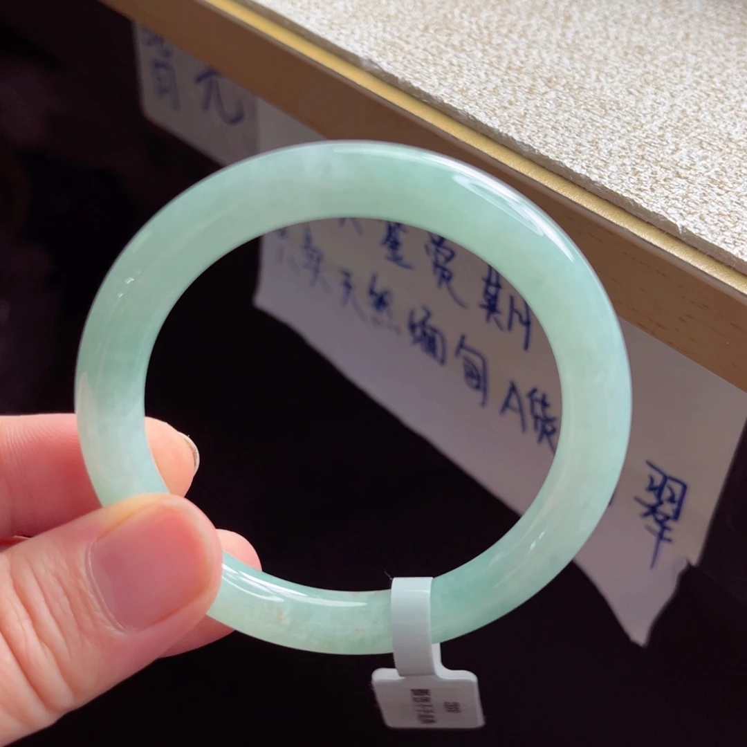 翡翠手镯未镶嵌手镯