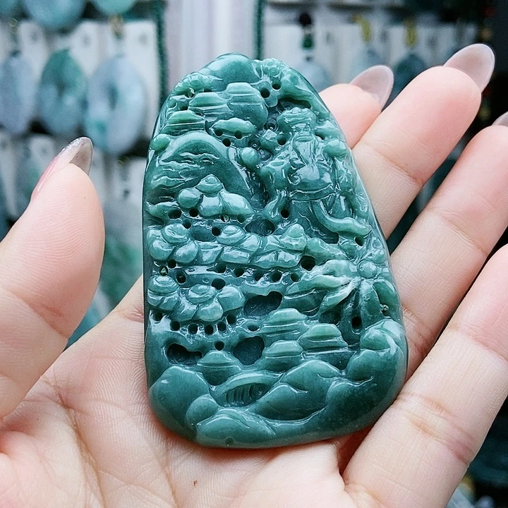 颈饰足铂镶嵌翡翠翡翠