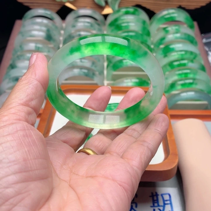 7***北石英质玉未镶嵌手镯