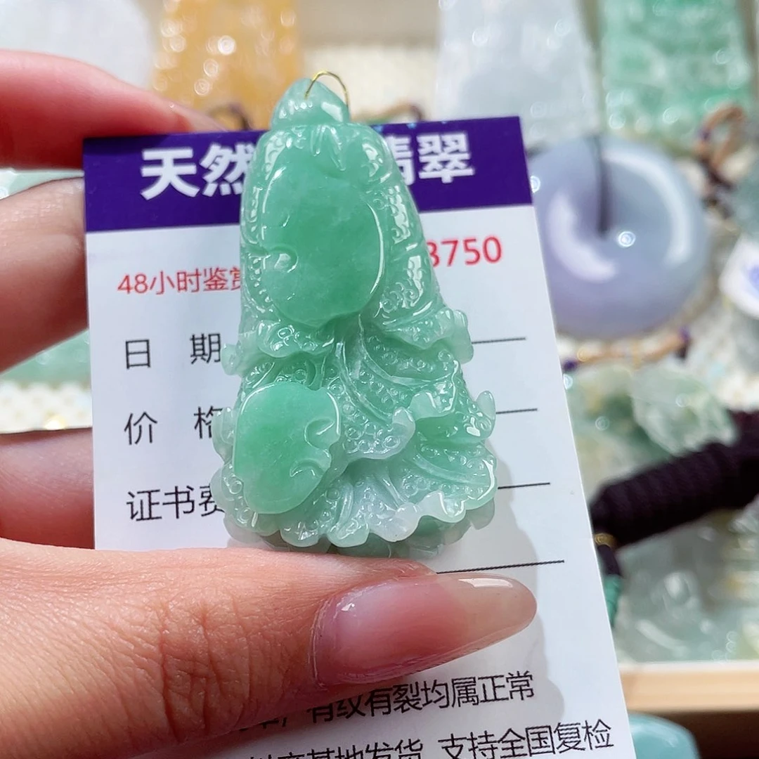 翡翠未镶嵌颈饰白菜