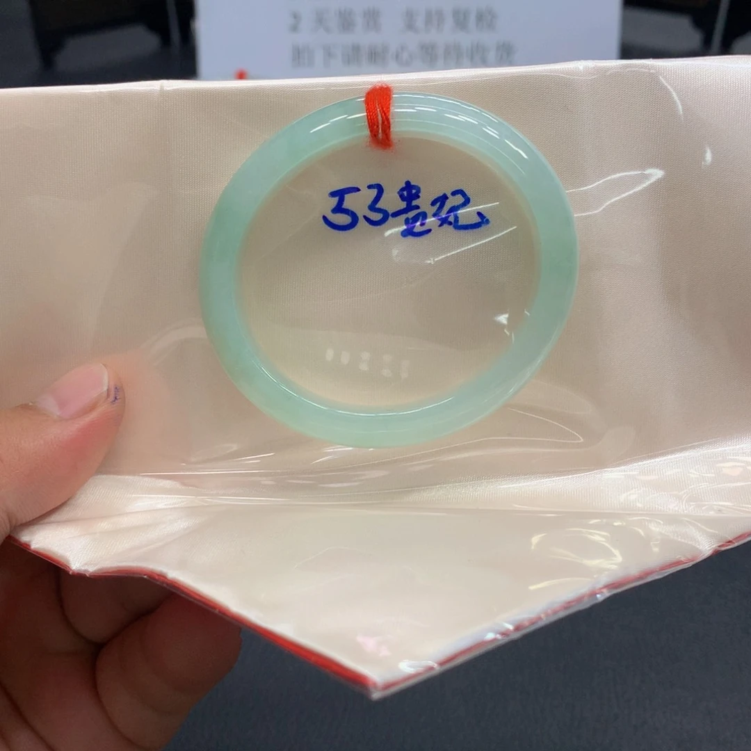 翡翠手镯未镶嵌翡翠手镯