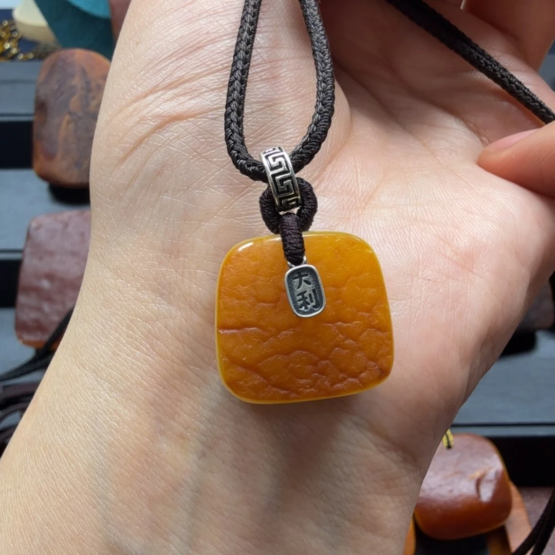 琥珀吊坠(赠链)未镶嵌