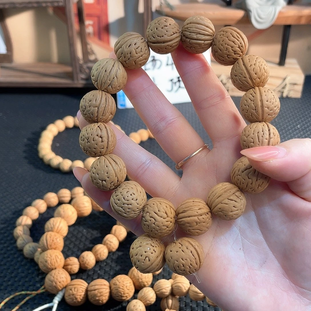 树脂制品小**丶18加野生灯笼单圈手串