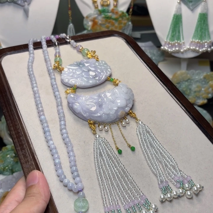 翡翠未镶嵌颈饰吊坠