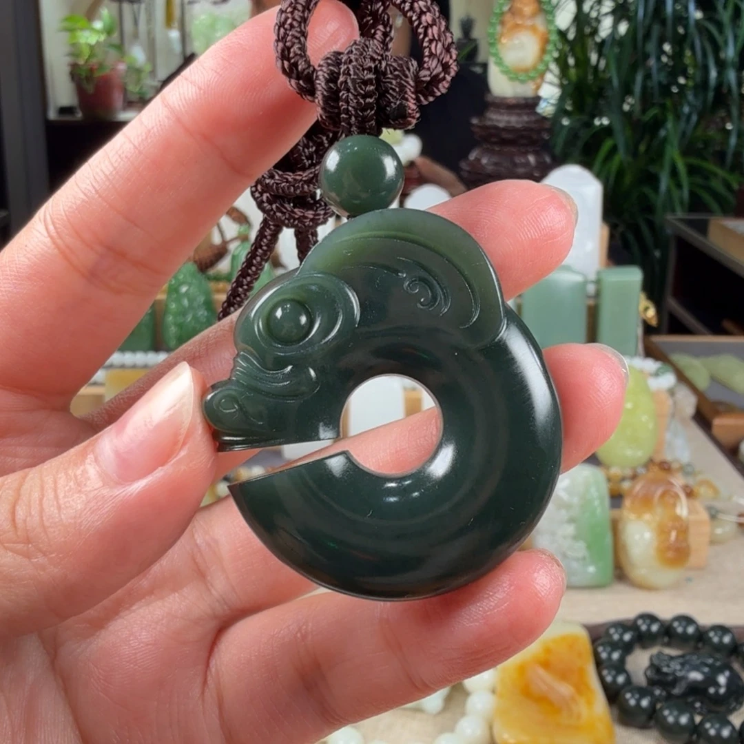 老***鬼和田玉未镶嵌颈饰