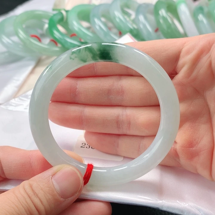 翡翠手镯未镶嵌缅甸A货翡翠手镯