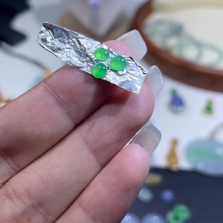 颈饰未镶嵌翡翠蛋面