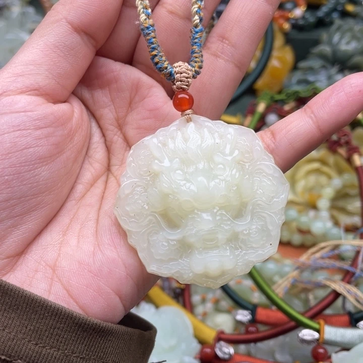 蛇纹石玉吊坠合金