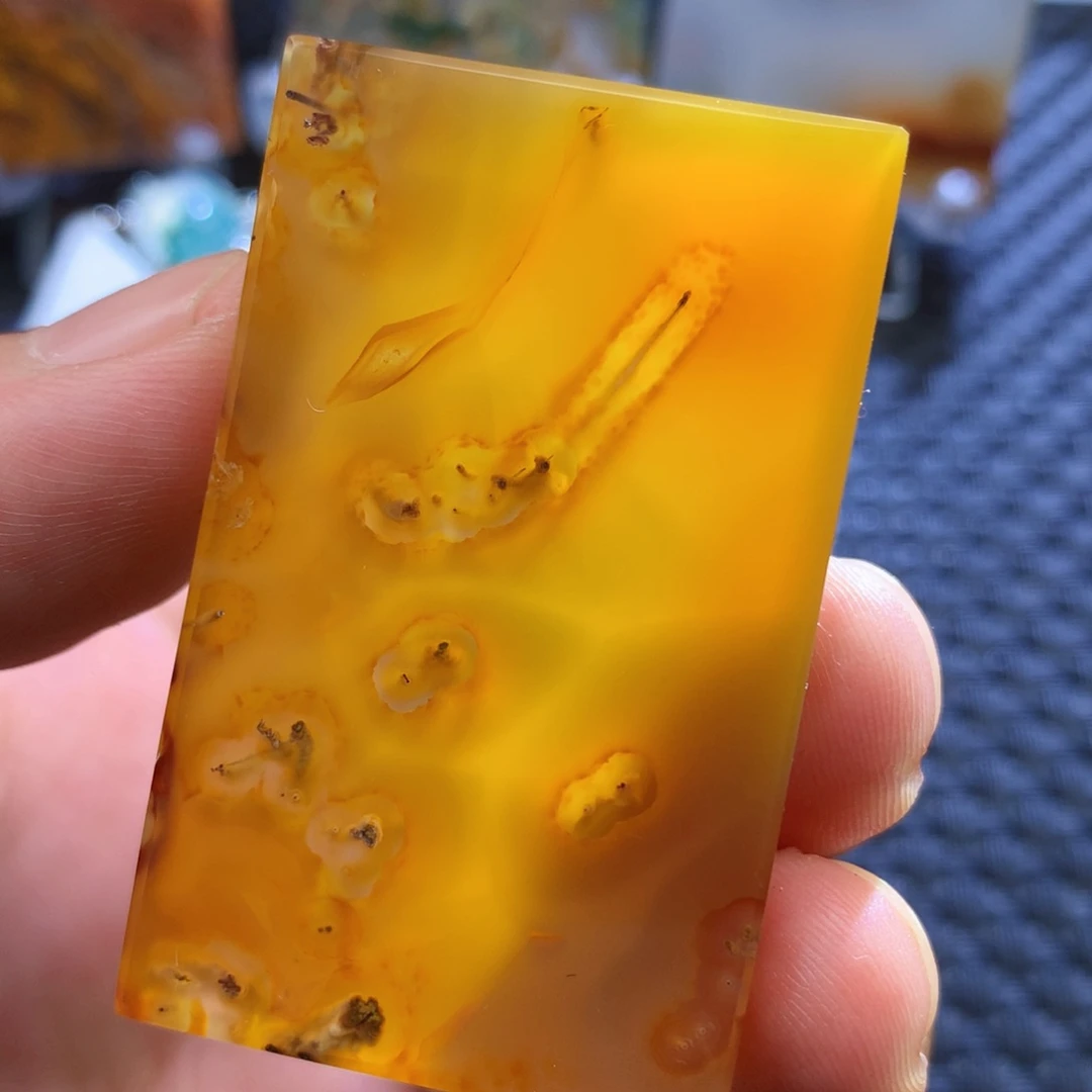 未镶嵌颈饰玛瑙/玉髓江*