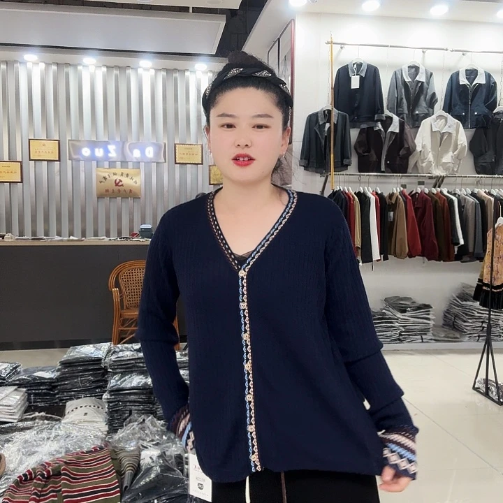 聚酯纤维（涤纶）花边蓝开衫
