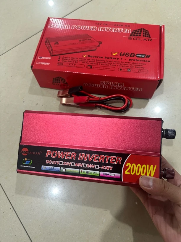 2000瓦外贸款太阳能逆变器一个(12V转220V)