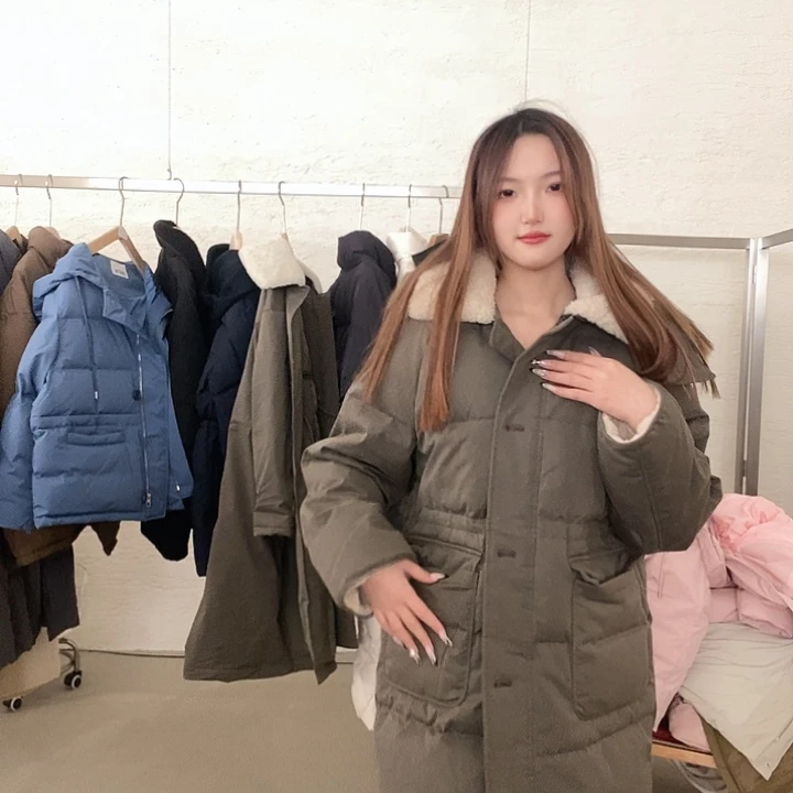 军绿色长款毛领外套