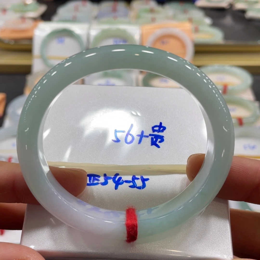 翡翠手镯未镶嵌翡翠手镯
