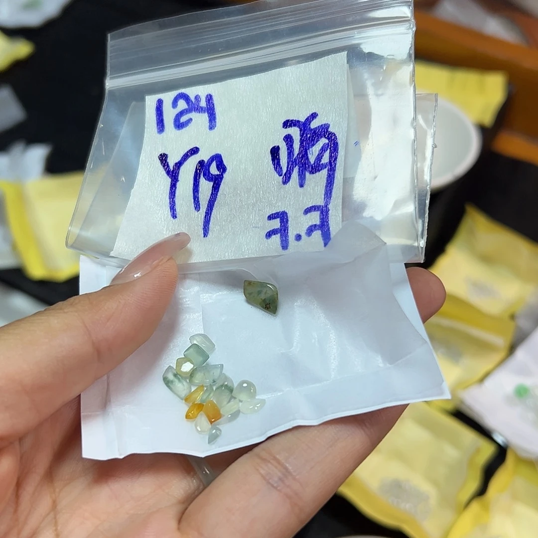 【闪购商品】定制翡翠未镶嵌?**.翡翠