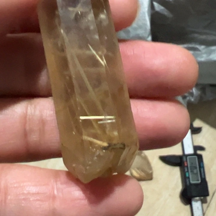 颈饰未镶嵌发晶说***字
