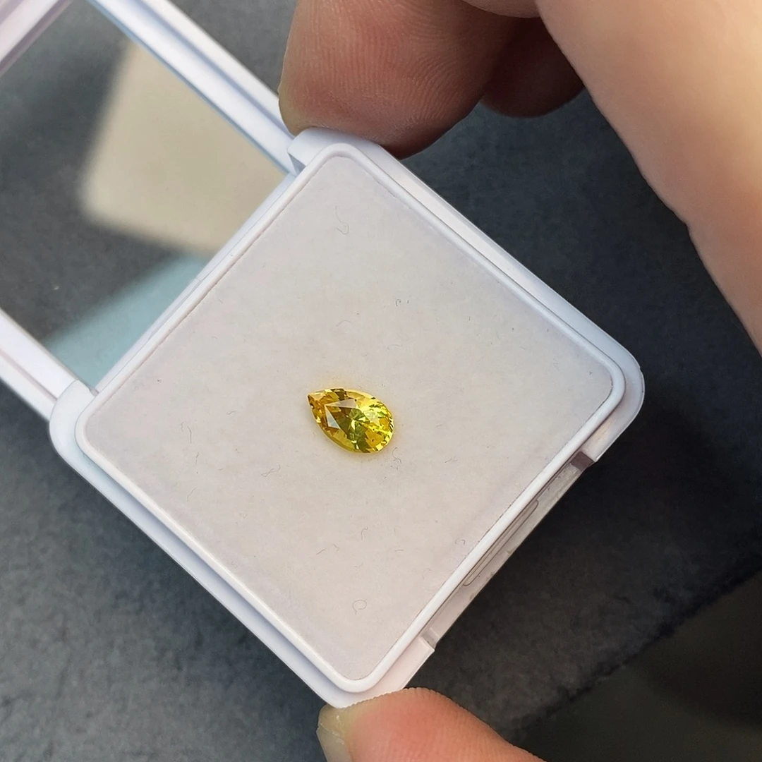 彩色蓝宝石裸石1.12ct 金丝雀