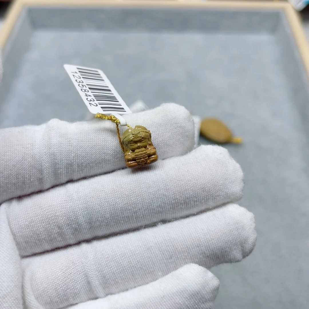 绿松石未镶嵌挂件