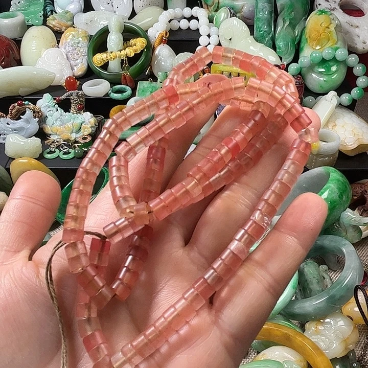 翡翠未镶嵌颈饰翡翠未镶嵌颈饰