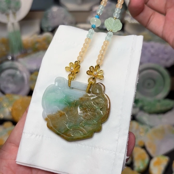 翡翠未镶嵌颈饰吊坠