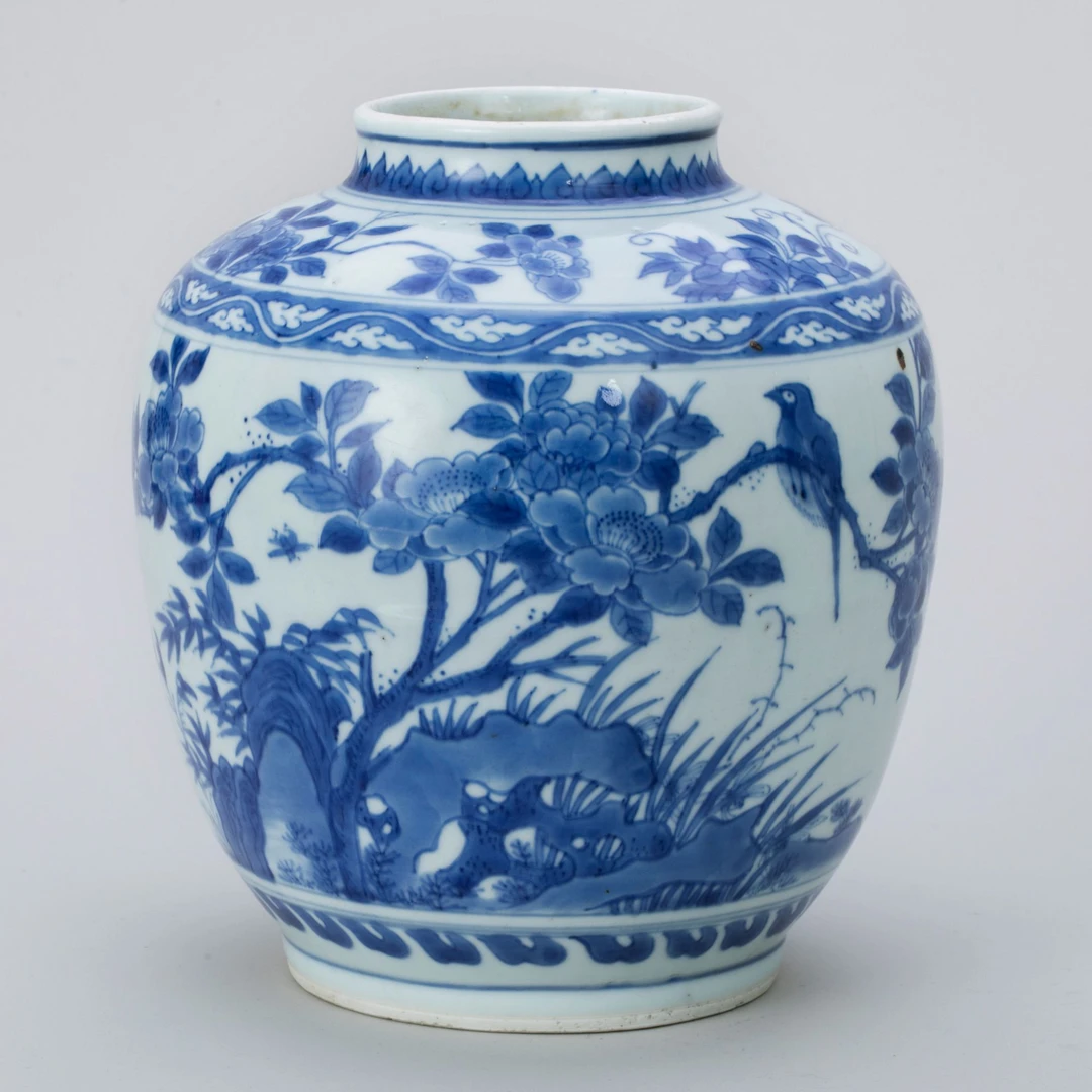 【古董】26、明崇祯  青花洞石花卉雀鸟图唇口丰肩罐