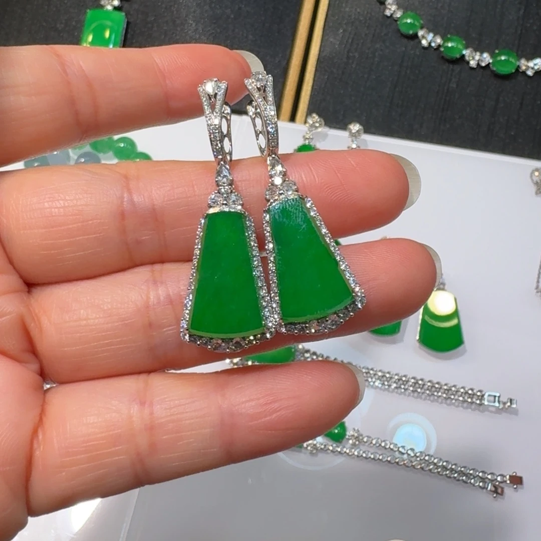 小***菓翡翠18K金镶嵌耳饰