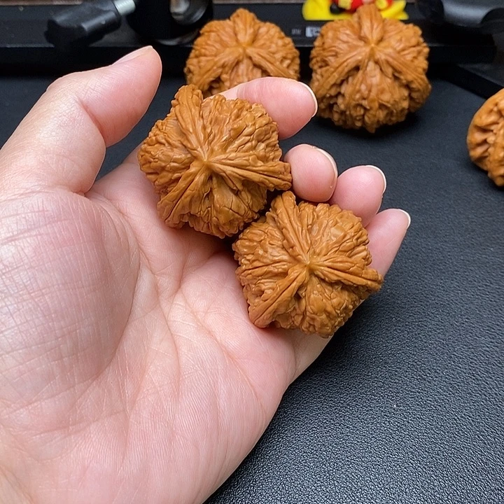 、***哥文玩核桃把件白奔