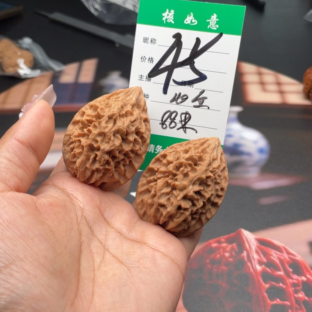 白***白文玩核桃把件40尺寸招财鼠