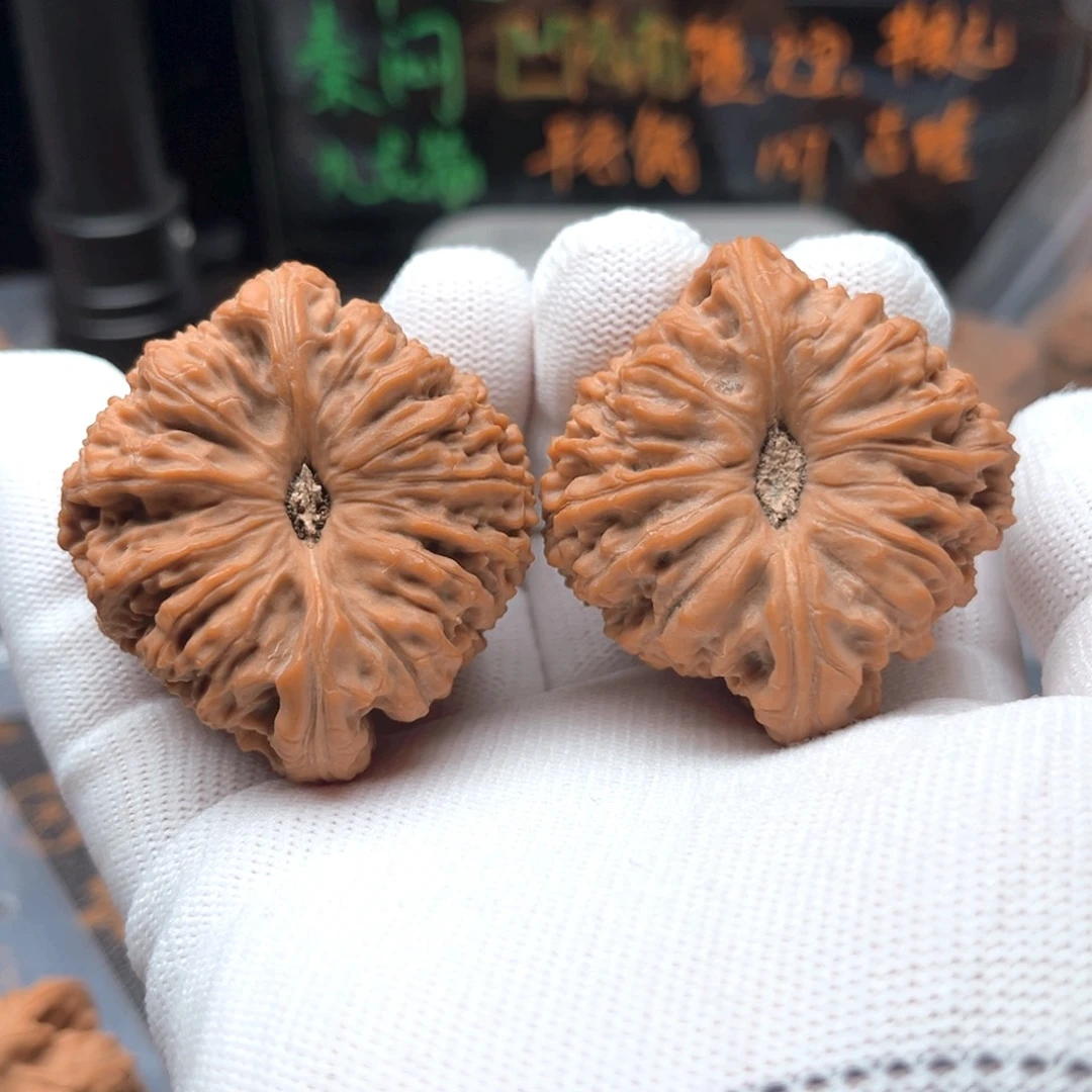 把件文玩核桃凹低南疆石