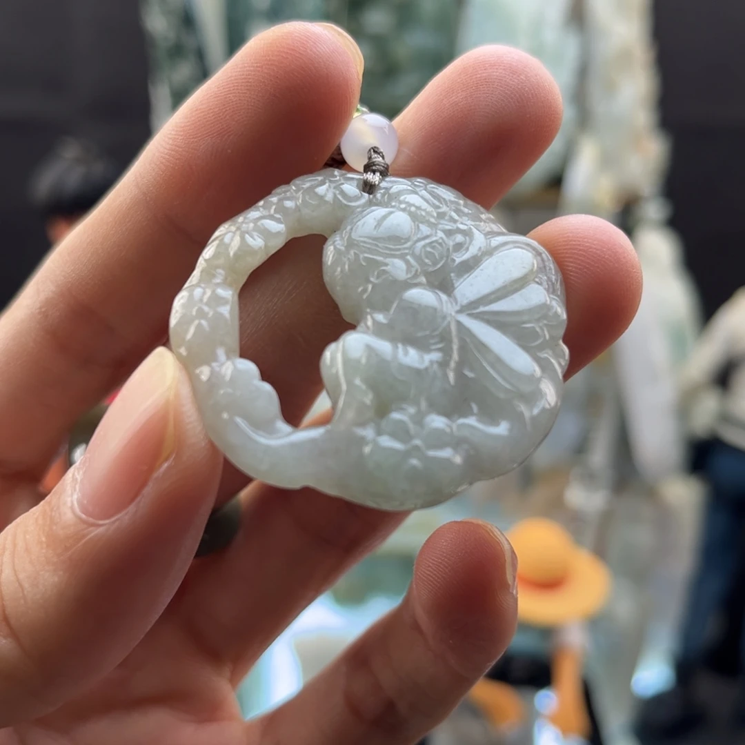 翡翠未镶嵌颈饰花仙子