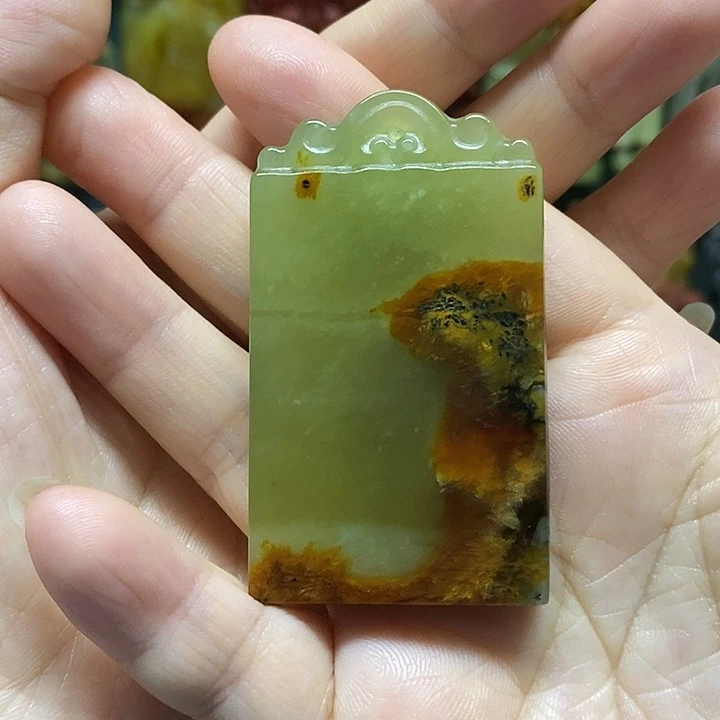 岫玉未镶嵌吊坠(赠链)