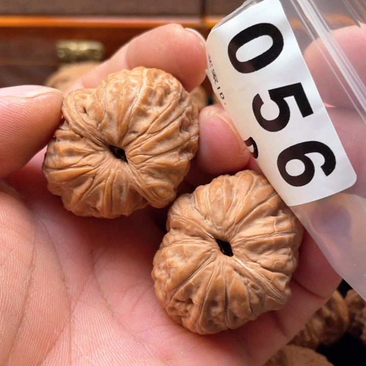 文玩核桃把件M**ky b