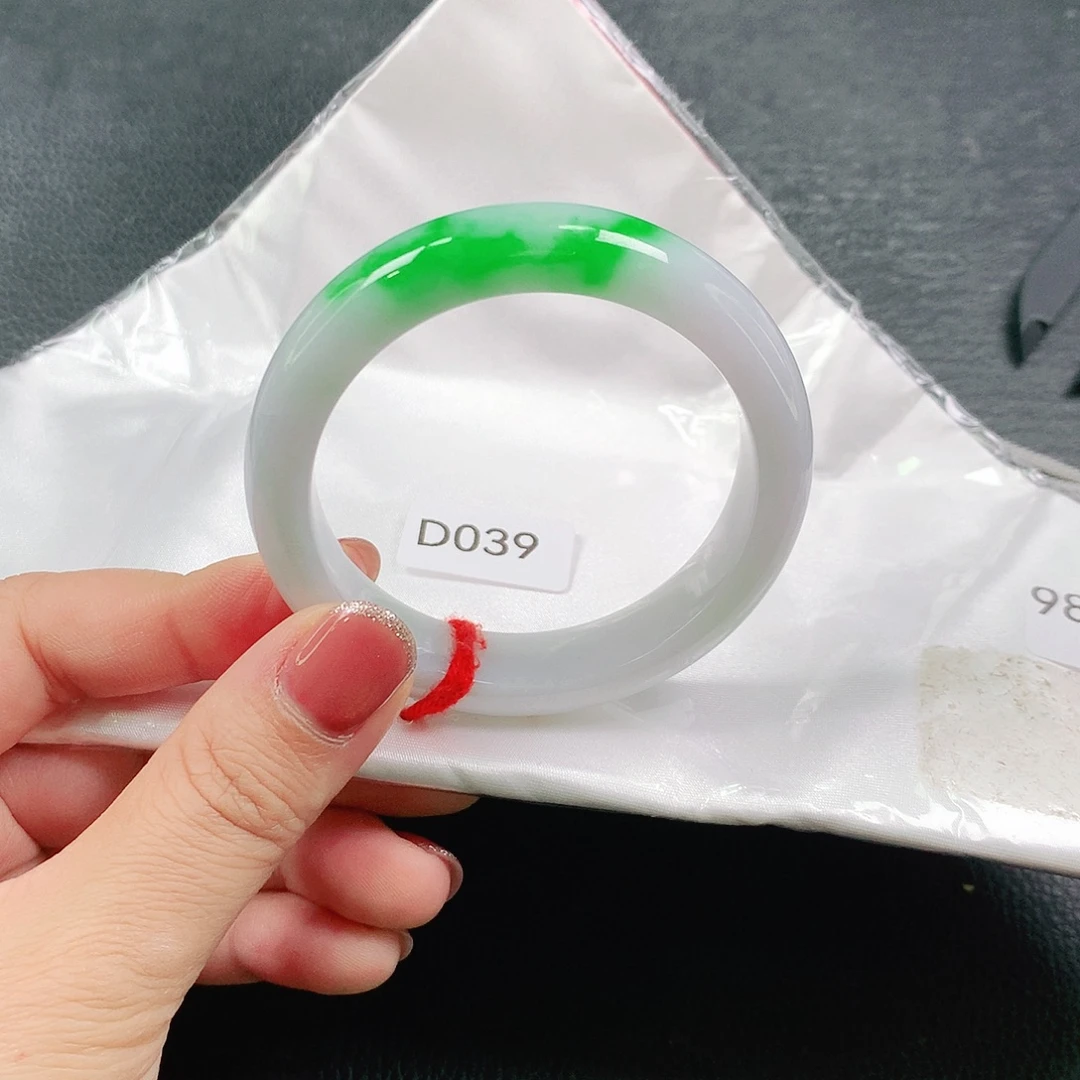 翡翠未镶嵌手镯03