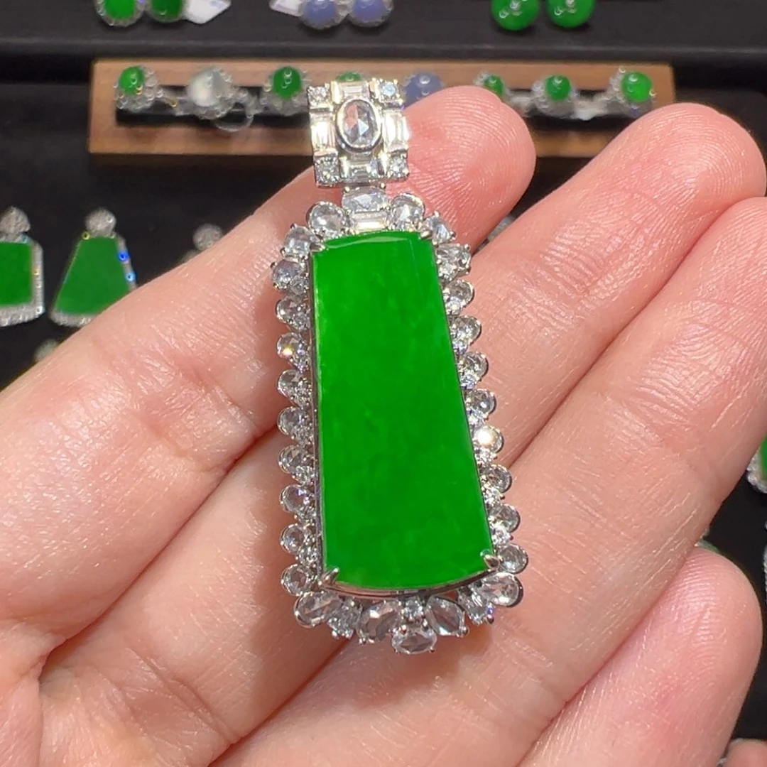 翡翠18K金镶嵌颈饰收到货48小时鉴赏期