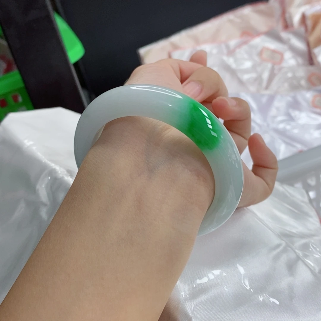 翡翠手镯未镶嵌天然A货翡翠手镯