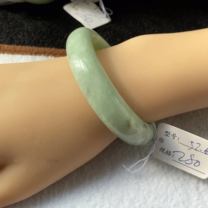 翡翠未镶嵌手镯13548052