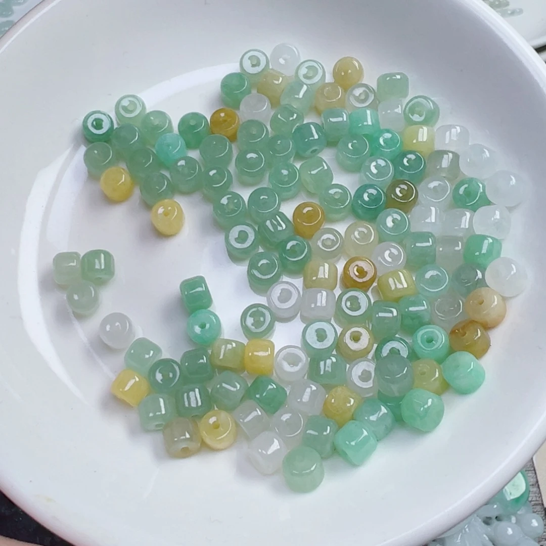 翡翠散珠卡5.5桶珠俩颗