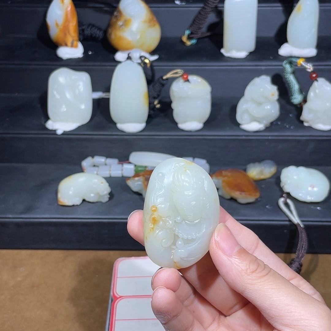 逍***在颈饰未镶嵌和田玉（白玉）