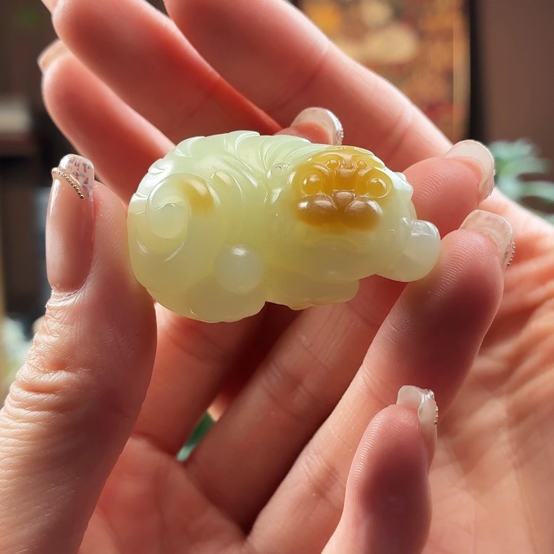 和田玉（糖玉）未镶嵌把件且末糖