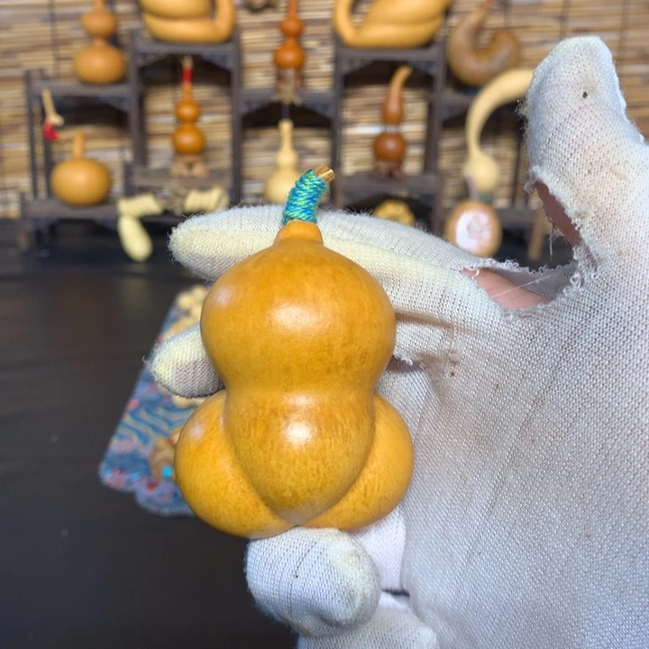 奶盖在床底下躺一整晚上