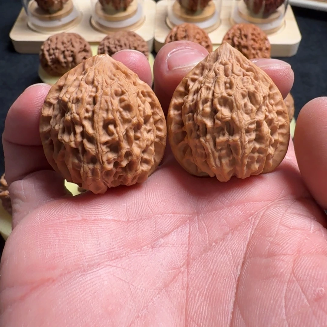 文玩核桃吊坠金牛37